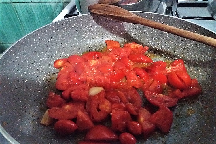 Pomodori per la fungiatura